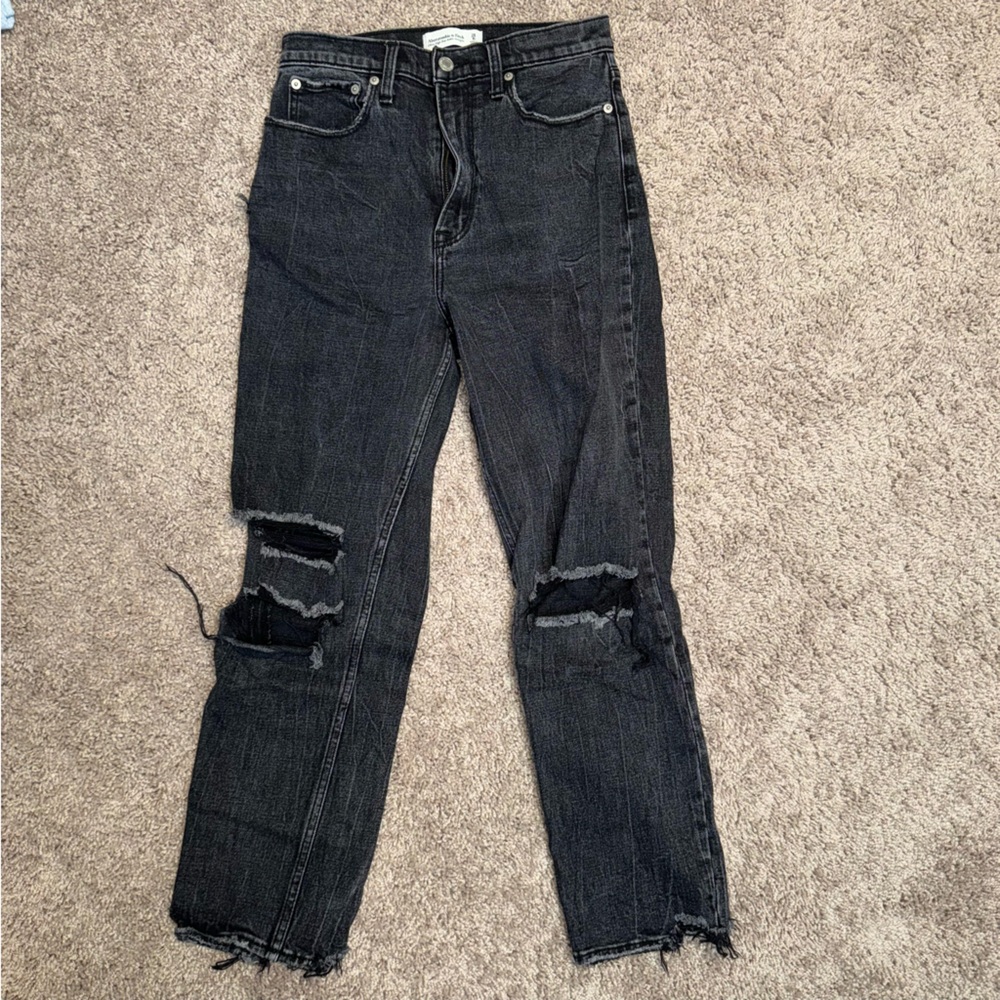 A&F Ultra High-Rise Ankle Straight Jeans - Size 28/6 - Black Fade